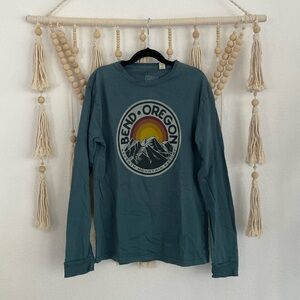 Boys travel long sleeve graphic tee Bend, Oregon mountain sunset teal kids large